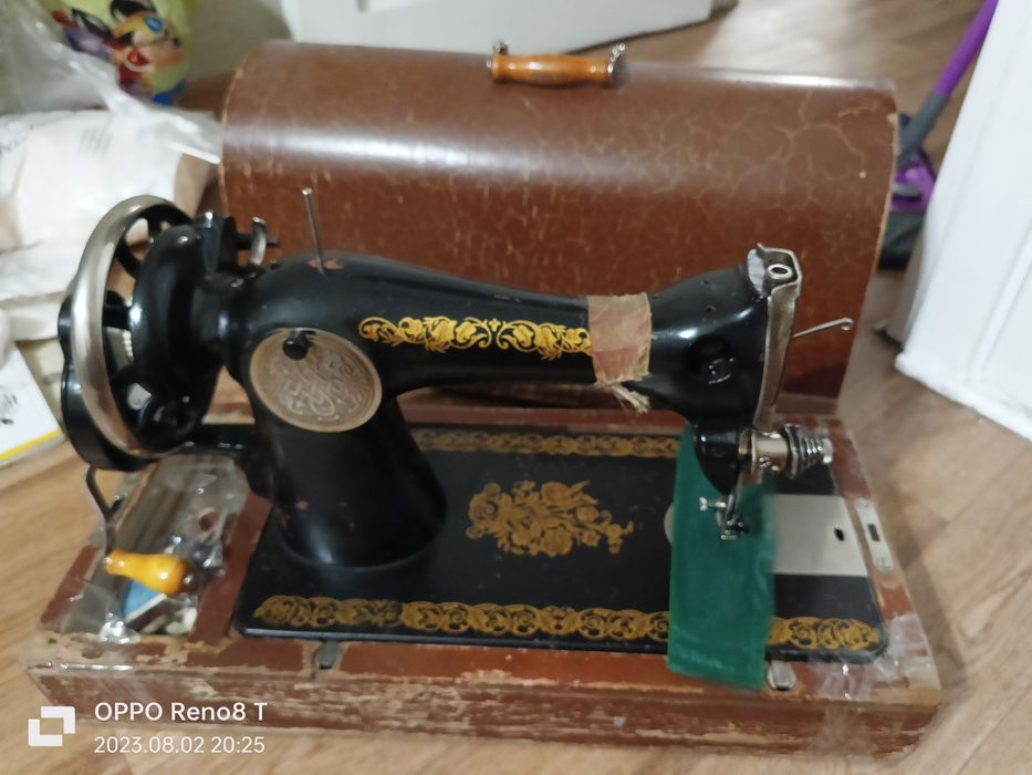 Машинка швейная советская