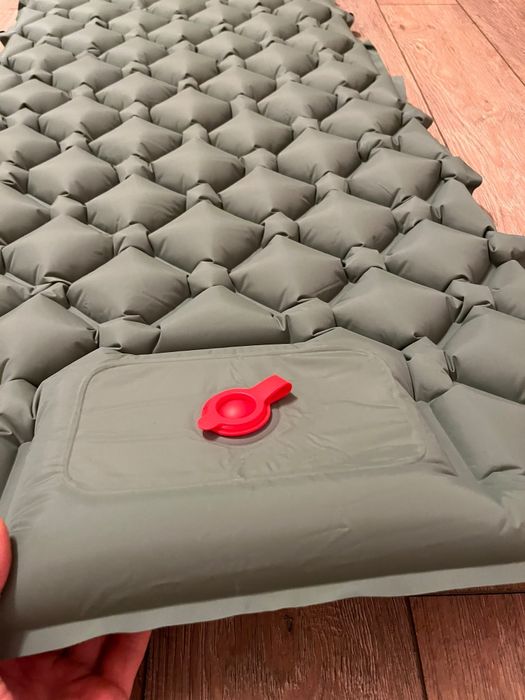 Saltea de camping inflatabilă cu pompă integrată și pernă, verde militar, nouă, drumeții / cort