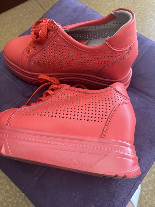 Дамски летни обувки на платформа 36 номер ползвани няколко пъти но в о