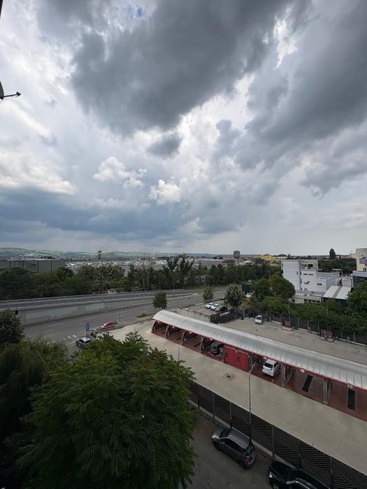Inchiriez apartament cu 2 camere zona Fratii Golesti