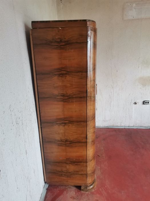 Продавам трикрилен ретро гардероб от 70-те години