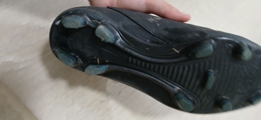 Vând crampoane fotbal marimea 36,5