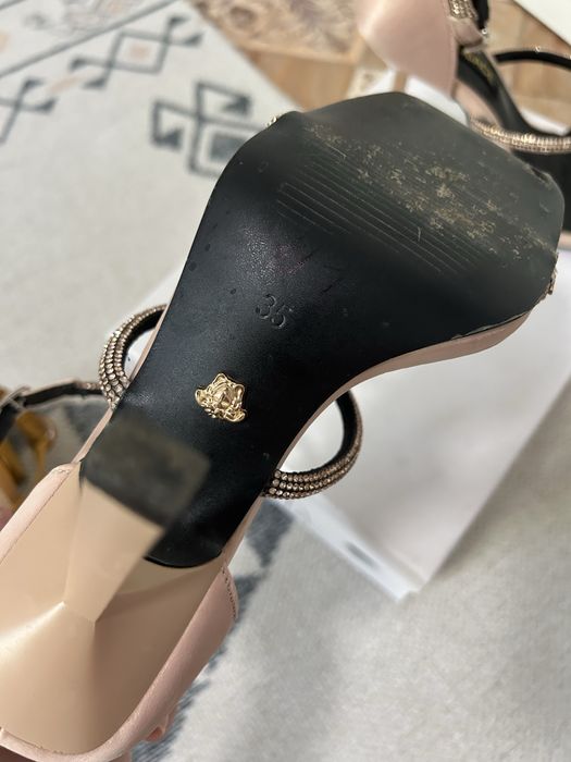 Босоножки на высоком каблуке