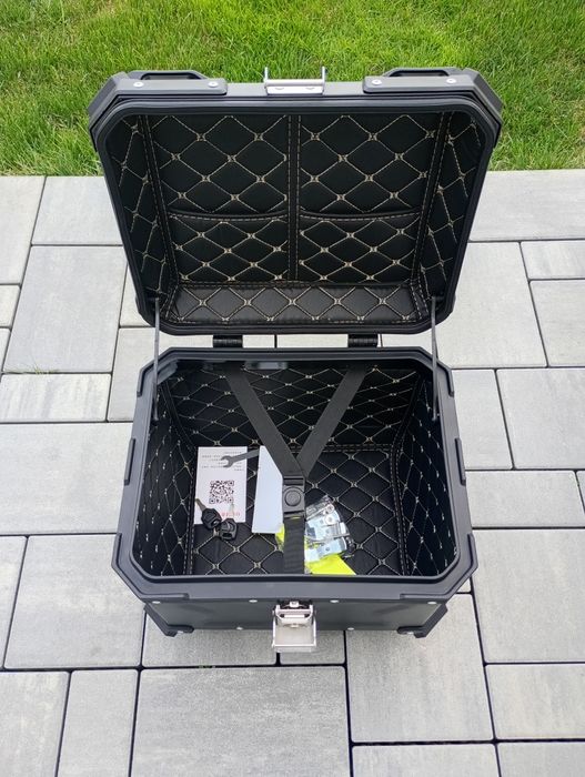 Vând topcase aluminiu ,cutie motocicleta ,portbagaj moto.