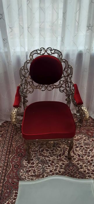 Класически мебели