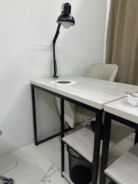 Маникюрный стол с вытяжкой