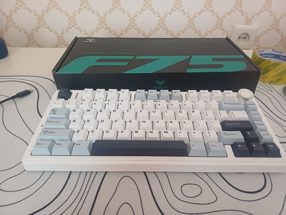 aula f75 б/у почти новая