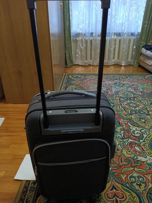 Продаю чемодан недорого