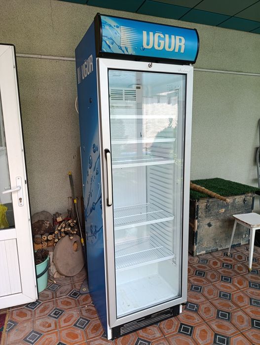 Продам витринный холодильник  или обменяю на бытовой холодильникик UGU