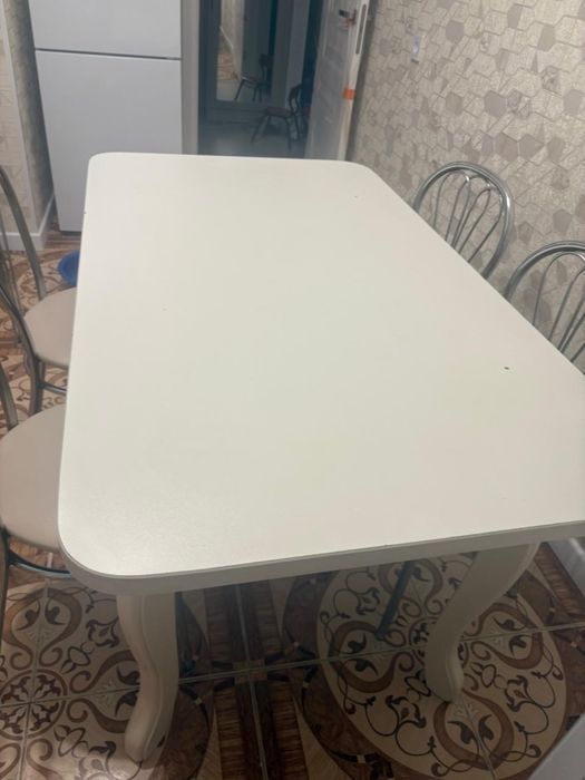 Кухонный стол со стульями
