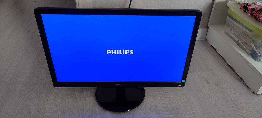 Монитор Full HD.