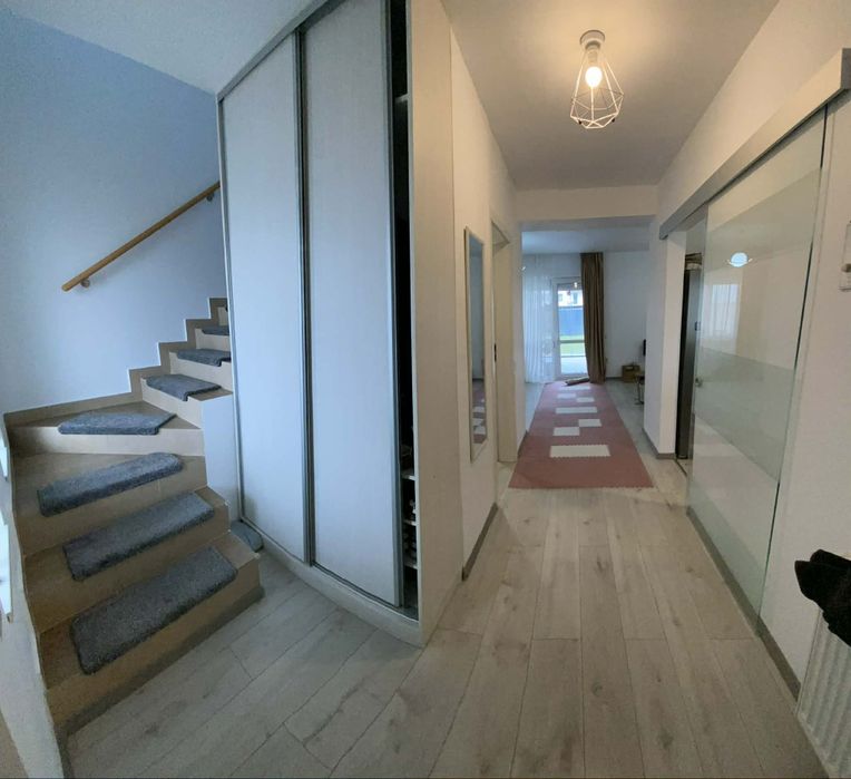 Casa mobilata cu curte de inchiriat