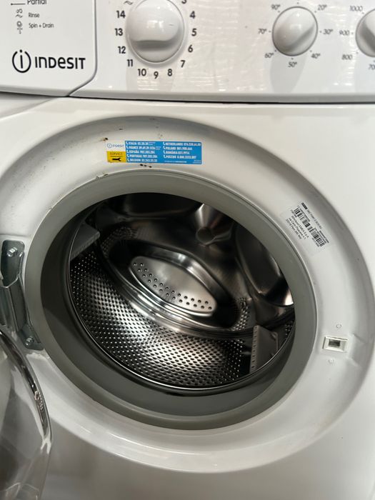 Пералня Indesit.