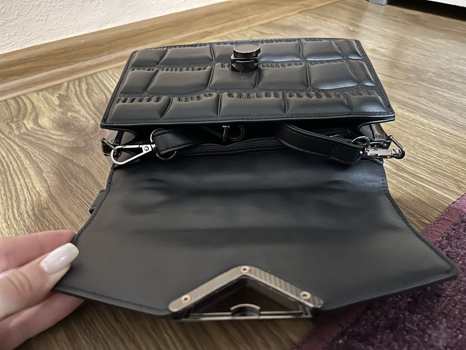 Черна кожена чанта