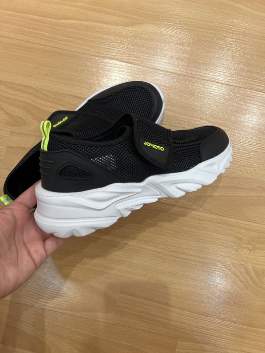 Продам спортивную обувь для мальчика