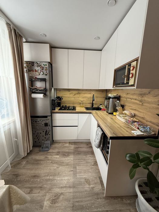 Продам 2 ком квартиру с ремонтом район 16 ленина