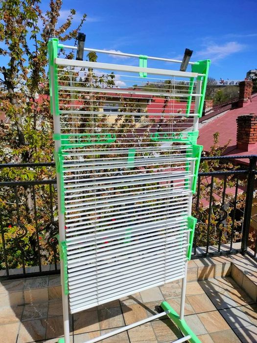 Jaluzea metalica alba dimensiuni 106 x 65 cm anii 1990