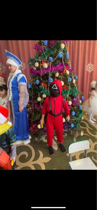 Продам два новогодних костюма.