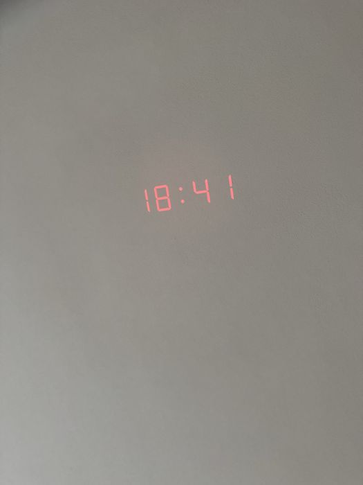 Ceas radio Sony cu proiector pe perete/tavan + alarmă