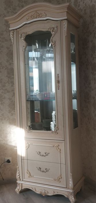 Продам 2 шкафа для посуды