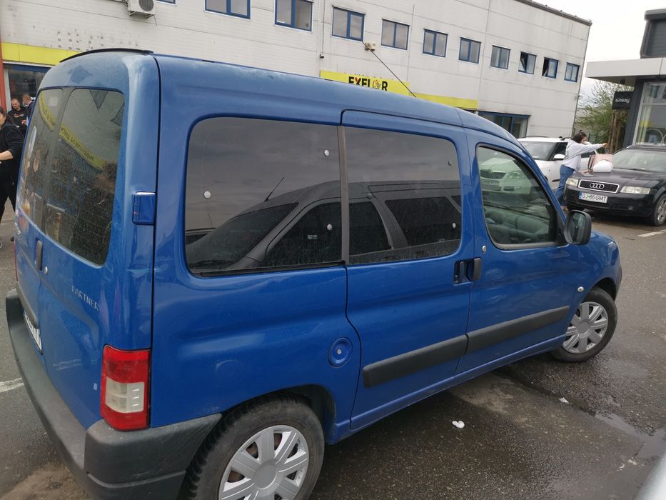 Vând pegeout partener