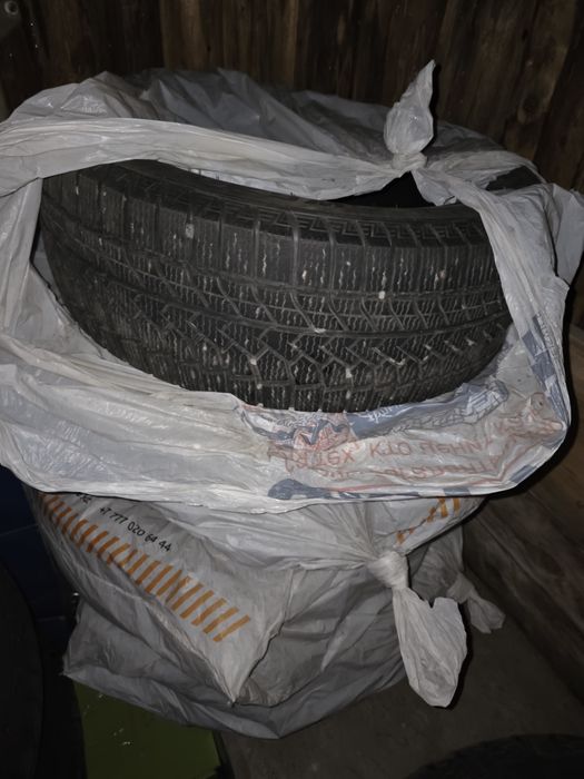 Срочно продам зимние шины