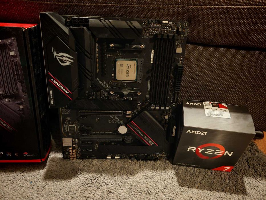 ASUS ROG STRIX B550-F GAMING + RYZEN 7 5800X 8-Core (4.7 GHz ) AM4