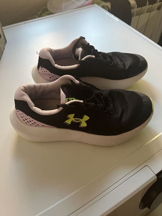 Маратонки за момиче Under Armour