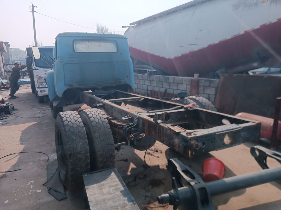 Zil Sotiladi. Furgon