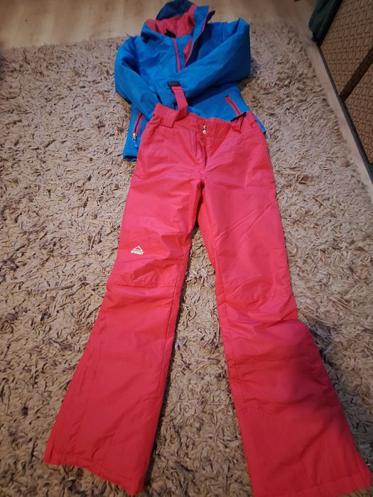 Vând costum schi copii MCkinley
