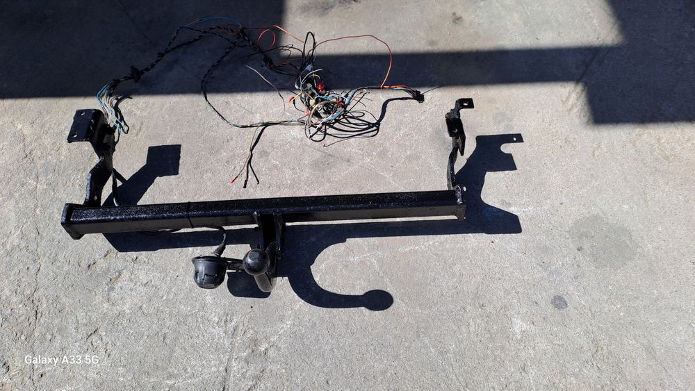 Продавам оригинален теглич за Mazda Demio/ Мазда Демио