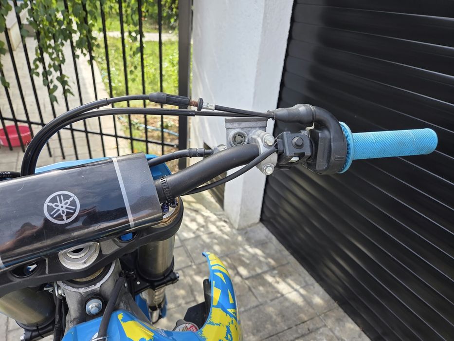 Yamaha YZ250F 2022 • sub 50 de ore • pornire electrică. Motocicletă întreținută, gata de utilizare.