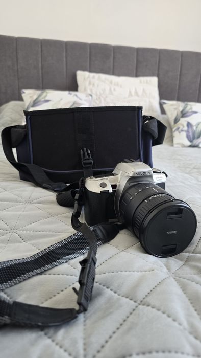 Minolta Dynax 505si + obiectiv 28-105mm + husă + 2 filme – Set complet