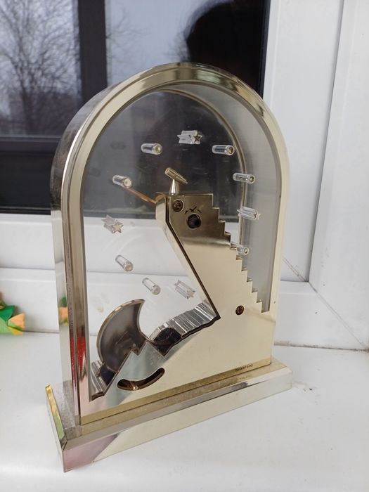 Ceas cu secundar semiluna