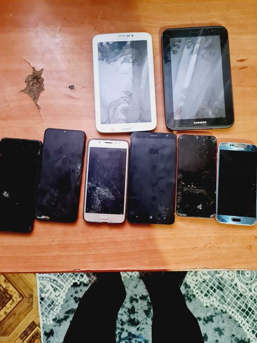 Vand telefone Pentru piese