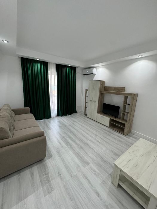 Ofer spre închiriere apartament in complexul Cosmopolis