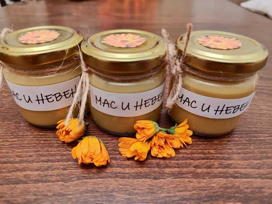 Домашен мехлем от мас и невен