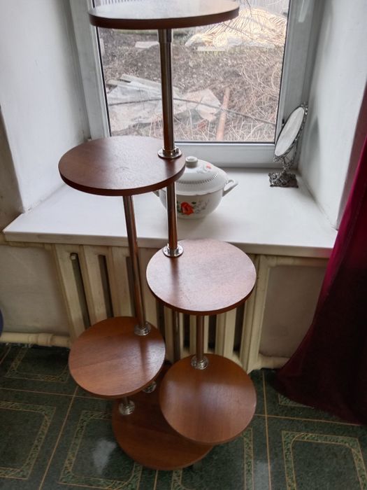 Продам этожерку .