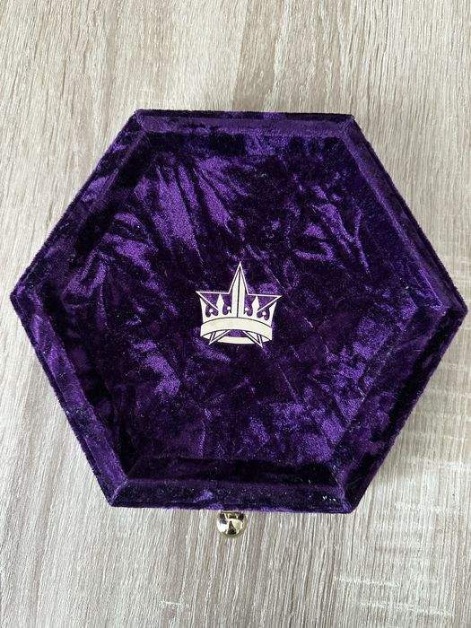 Продам палетку теней Jeffree Star