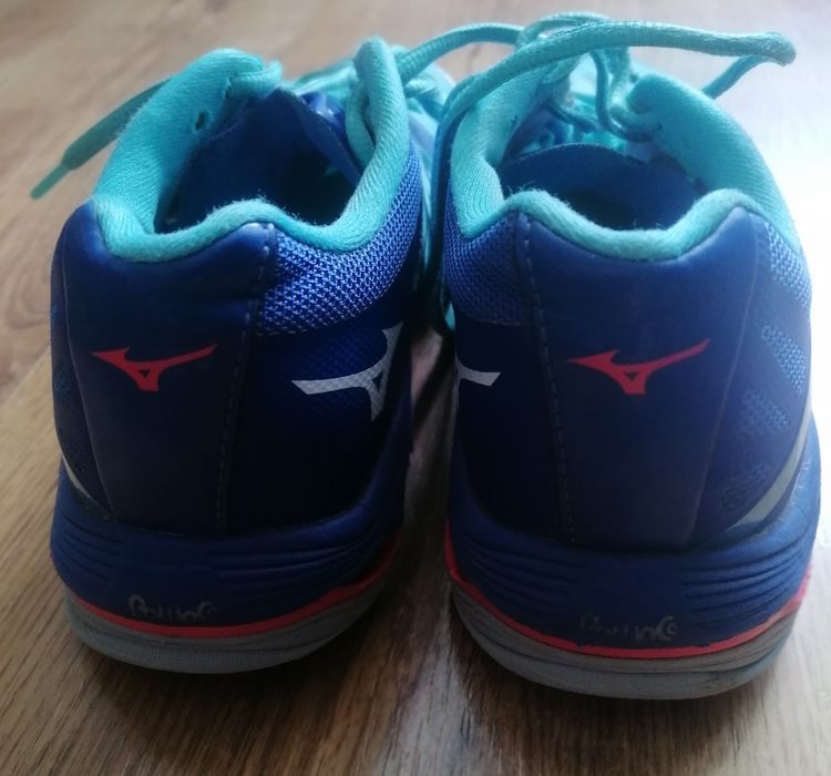 Adidasi Mizuno handbal tenis masa badminton sala interior nike asivs