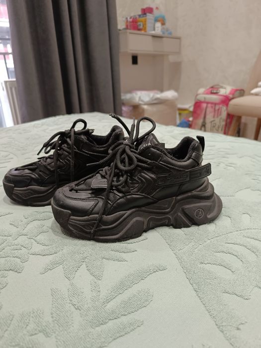 Продаются кроссовки