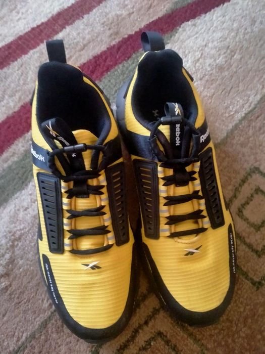 Продам кроссовки