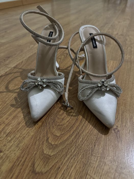 Продам платья и туфли