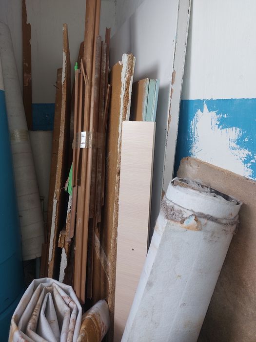 Отдам дрова (старые двери и мебель)