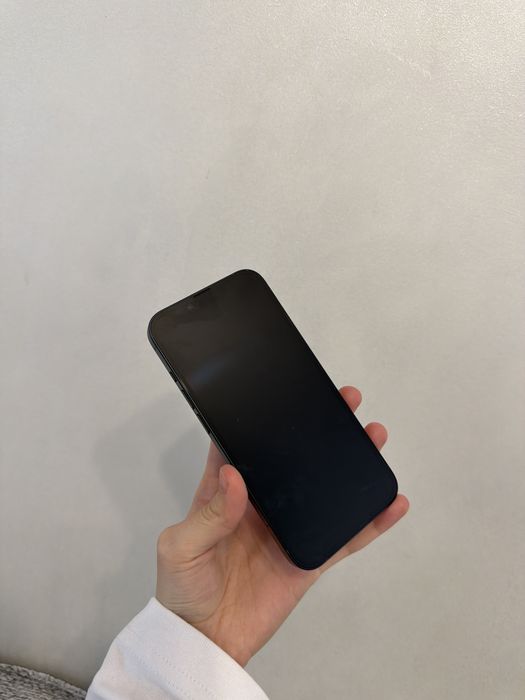 Apple iPhone 13 тёмно-синий — отличное состояние!