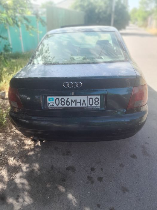 Продаю машину Audi A4
