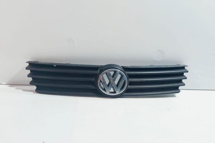 Grila  radiator cu mic defect Volkswagen VW Passat B5