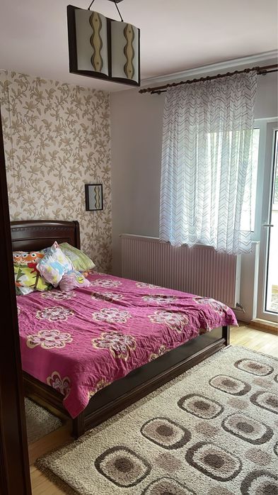 Persoana fizica inchiriez urgent apartament 4 camere in zona centrala