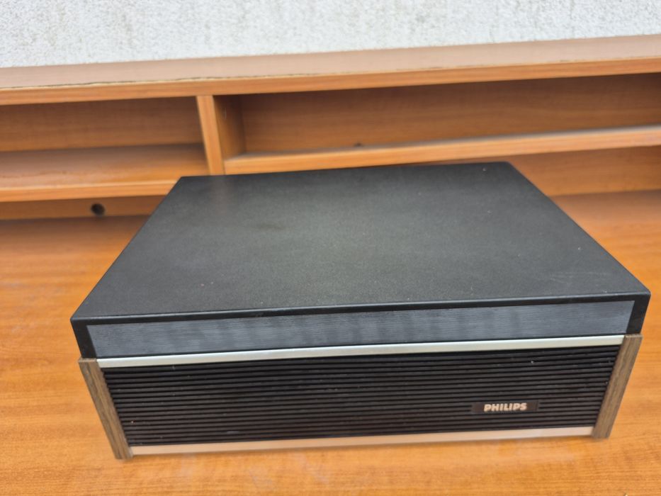 Vând magnetofon Philips model N 4308/80,made in Austria