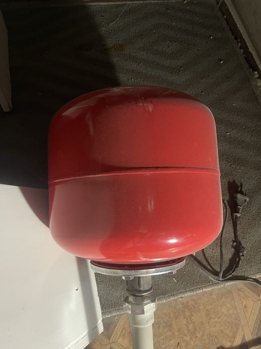 Продам расширительный бачок на кател